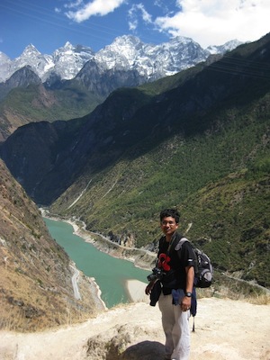 hiking around the tiger leaping gorge